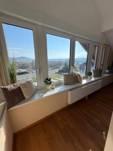 a long window seat with pillows and plants on it at RebenQuartier in Klüsserath