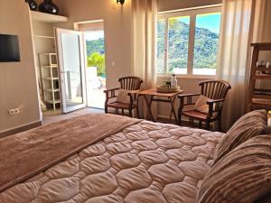 a bedroom with a large bed and a table with chairs at Casa La Jolla B&B in Cómpeta
