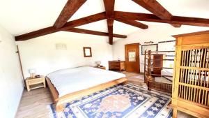 a bedroom with a bed and a wooden ceiling at Villa au calme sans vis à vis in Fayence