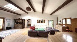 a living room with a couch and a table at Villa au calme sans vis à vis in Fayence