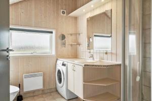 a bathroom with a washing machine and a sink at 511-Lemvig-Lyngsletten-13 in Lemvig +16 photos