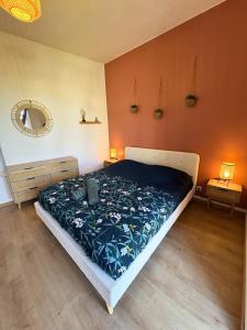 a bedroom with a bed and a mirror on the wall at Ressource in Casteljaloux