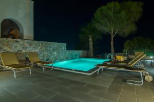 The swimming pool at or close to Antinea Suites Hotel & Spa