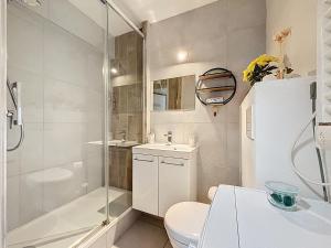 a bathroom with a shower and a toilet and a sink at Cocon Cosy in Carnon-Plage