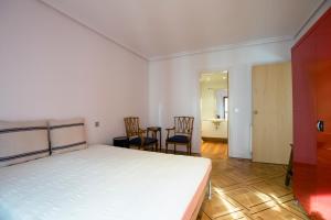 Łóżko lub łóżka w pokoju w obiekcie Alderdi Eder by People Rentals