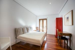 Łóżko lub łóżka w pokoju w obiekcie Alderdi Eder by People Rentals