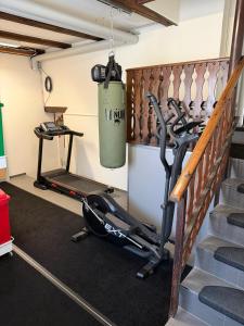 a room with a gym with a treadmill and a water tank at Gästehaus Eichberg, Rheintal in Eichberg