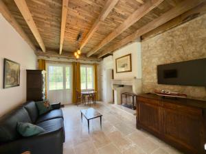 a living room with a couch and a tv at Clos de La Brelaisière in Chauvigny