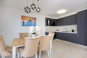 a kitchen and dining room with a table and chairs at Sunset Apartments in Makarska +14 photos