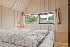 a bed in a room with a window at 0212-Romo-Lejrbjergvej-24 in Høm