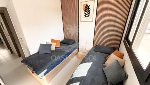 two twin beds in a room with a window at Sunny Place Oasis del Sol in Arenales del Sol +98 photos