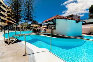 a swimming pool with blue water in a building at BLUESEA Rey Carlos in Playa del Ingles