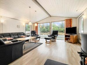 a living room with a couch and a table and chairs at 0240-Romo-Peder-Jespersensvej-9 in Høm