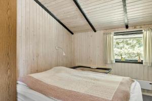a bedroom with a bed and a window at 0312-Romo-Vagtelvej-8 in Høm