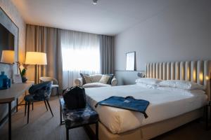 A bed or beds in a room at BV Hotel Oly Még 29 kép