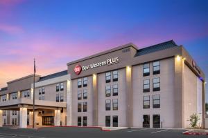 a building with a berklee plus sign on it at Best Western Plus Gilbert/Mesa in Mesa