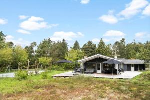 a small house with a porch with umbrellas at 2801-Romo-Helmusager-4 in Høm