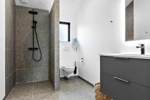 a bathroom with a shower and a toilet at 0346-Romo-Vestergardsvaenget-11 in Høm +21 photos