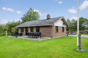 a brick house with a lawn in front of it at 0187-Romo-Egedesminde-1 in Høm