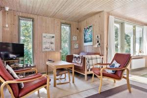 a living room with chairs and a table and a television at 0215-Romo-Vestergardsvej-8 in Høm