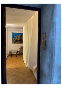 a room with a hallway with a cat on the wall at La suite Galerie d'ART in Céret +1 photo