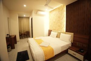 a bedroom with a large bed in a room at Manasa Comforts Boarding and Lodging Karkala in Kārkāl