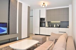a living room with a couch and a table at Garden apartment in Vala Mar in Hamallë