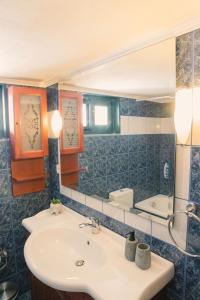a bathroom with a sink and a mirror at Το Αρχοντικό της Λενιώς in Taxiárkhis +14 photos