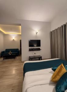 a hotel room with a bed and a couch at Krishna Kunj Resort in Chhatikara