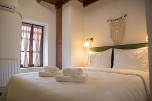 a bedroom with two towels on a bed at Hope Nest Pelion in Zagora