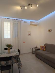 a living room with a couch and a table at Lolli Station House in Palermo