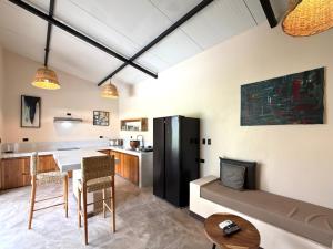 a kitchen and living room with a table and a couch at Lalola de Puerto in Puerto Viejo