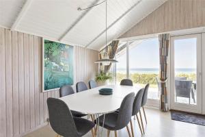 a dining room with a white table and chairs at 17701-Follenslev-Middelvej-2 in Føllenslev