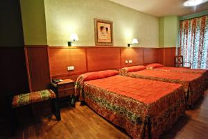 Postel nebo postele na pokoji v ubytování Hotel Pio XII Jumilla