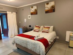 a bedroom with a bed with two stuffed animals on it at Spring Day in Piet Retief +35 photos