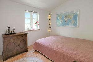 a bedroom with a bed and a map on the wall at 16664-Farevejle-Klinteborgvej-7 in Fårevejle