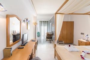 Postel nebo postele na pokoji v ubytování Antinea Suites Hotel & Spa + 37 fotografií