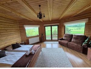 a large living room with a couch at Lucky Vila de Vânătoare in Vîlcele