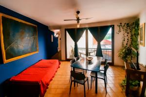 a bedroom with a bed and a table and chairs at Departamento Centrico in Salta