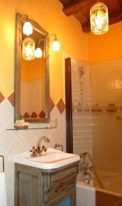 Un baño de Posada La Gatera