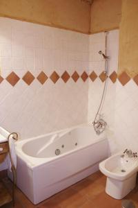 Un baño de Posada La Gatera