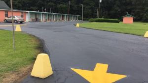 an empty street with a yellow star painted on it at Budget Motel in Hamer