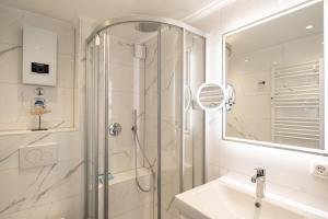a bathroom with a shower and a sink at Studio Relax in Büsum +15 photos