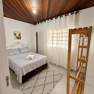 a bedroom with a bed and a wooden ceiling at Casa 2 - Top Country Ranch in Boituva
