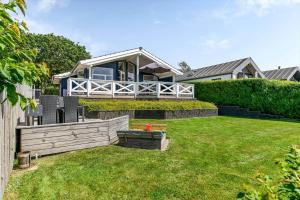 a house with a fence in a yard at BV347-Esbjerg-V-Sjelborgdalen-22 in Esbjerg