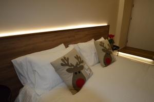 two reindeer pillows on a bed in a hotel room at Il Cortile del Principe in Castel di Sangro +10 photos