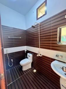 a bathroom with a toilet and a sink at Karachi Inn in Karachi