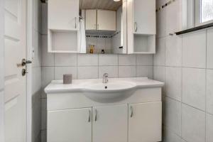 a white bathroom with a sink and a mirror at BV138-Esbjerg-V-Sjelborgdalen-108 in Esbjerg +39 photos