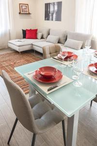 a dining room with a table with plates and wine glasses at Casa Pulverun in Domodossola