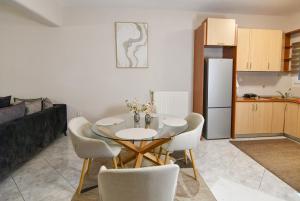 a kitchen and a dining room with a table and chairs at Kostaras Comfort Stay in Dispilio